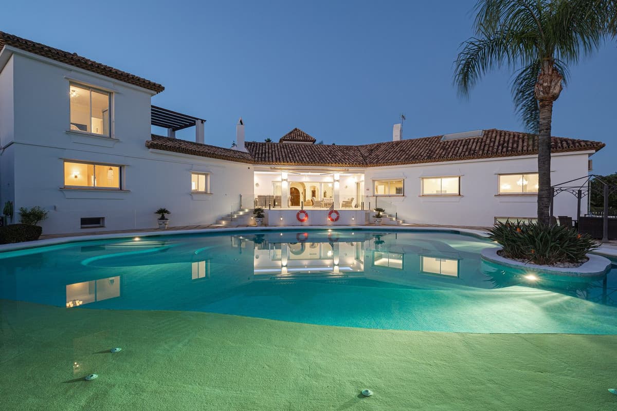 Detached Villa in El Paraiso