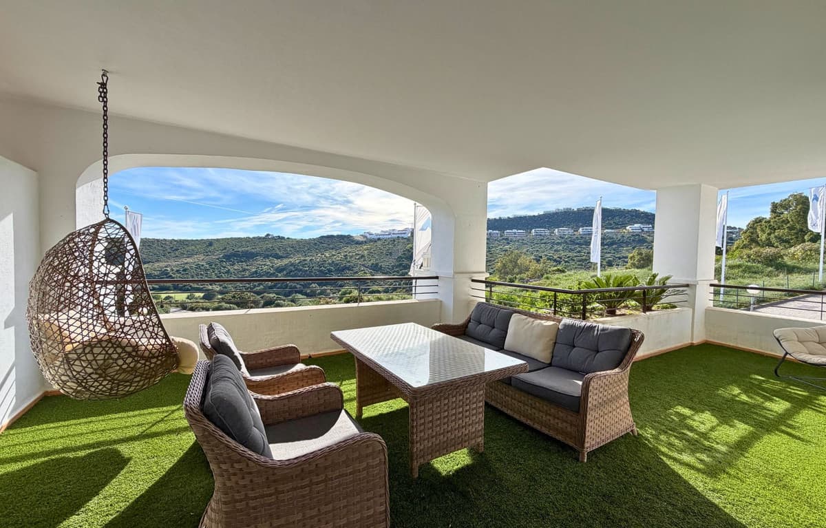 Apartament na środkowym piętrze in Casares Playa