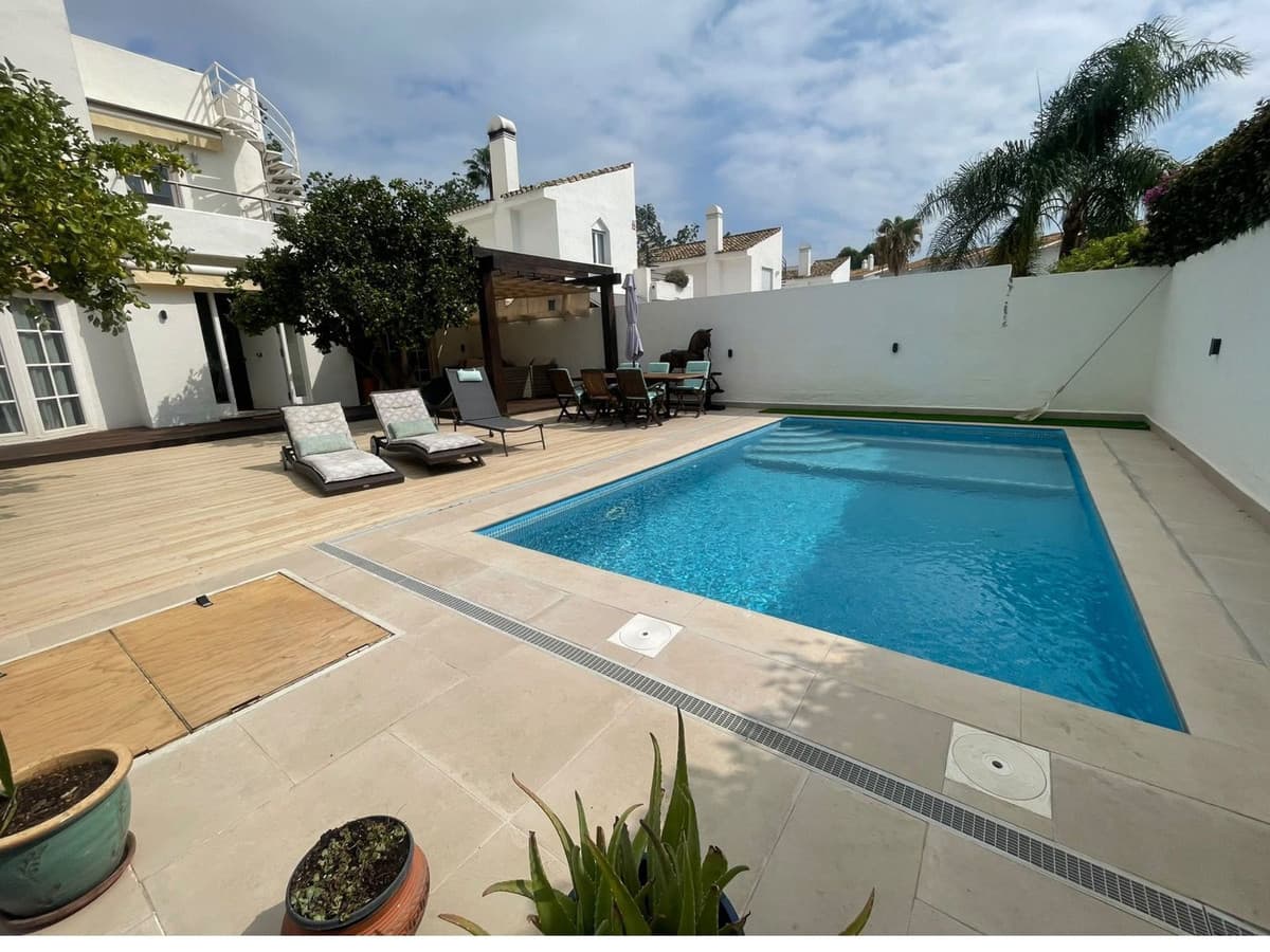Fritliggende Villa in Atalaya