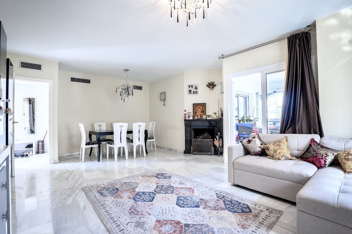 Middle Floor Apartment in Nueva Andalucía