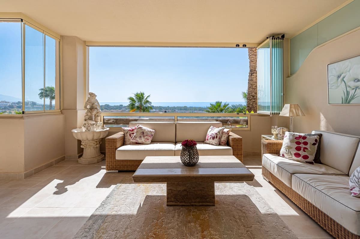 Middle Floor Apartment in El Paraiso