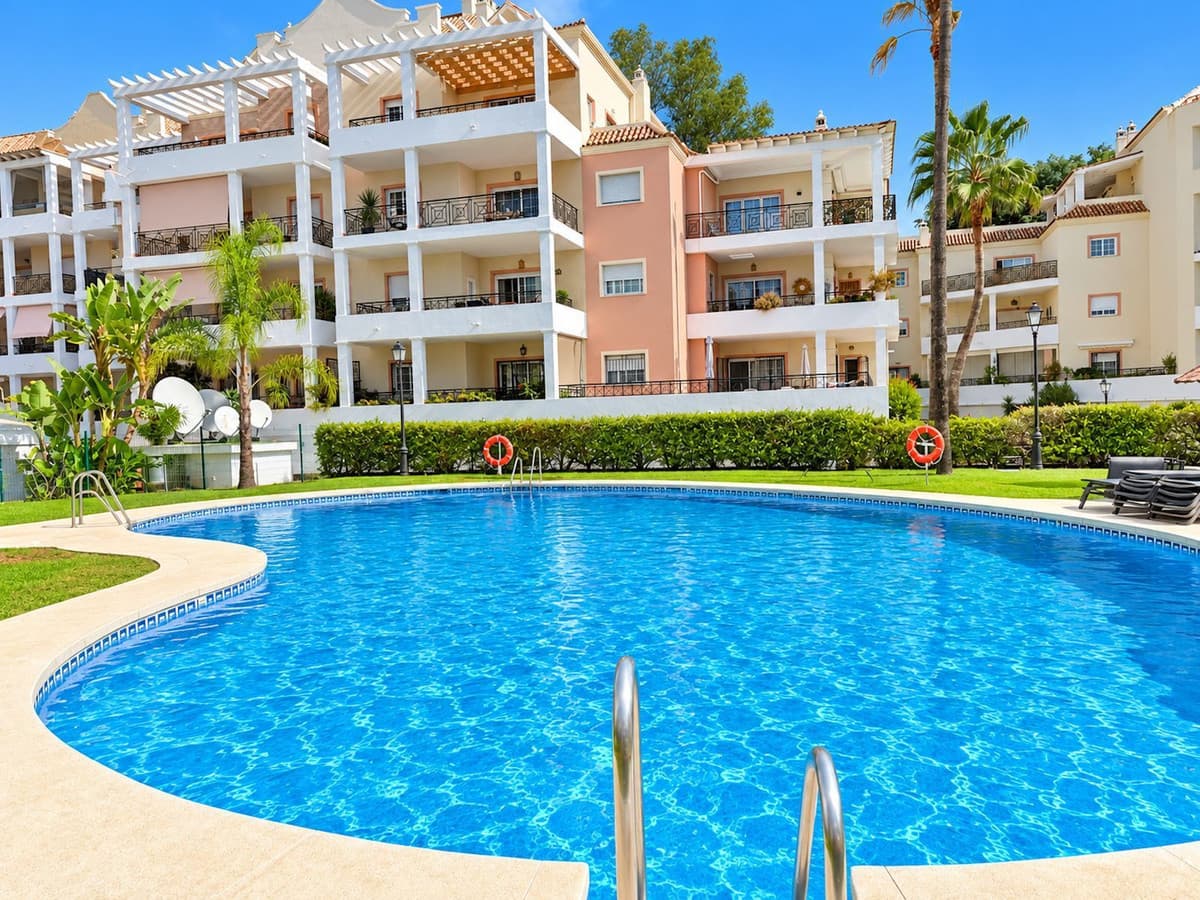 Apartament na środkowym piętrze in Nueva Andalucía