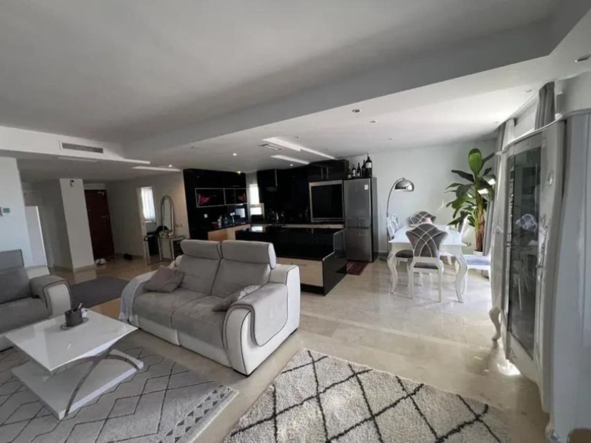 Middle Floor Apartment in Nueva Andalucía