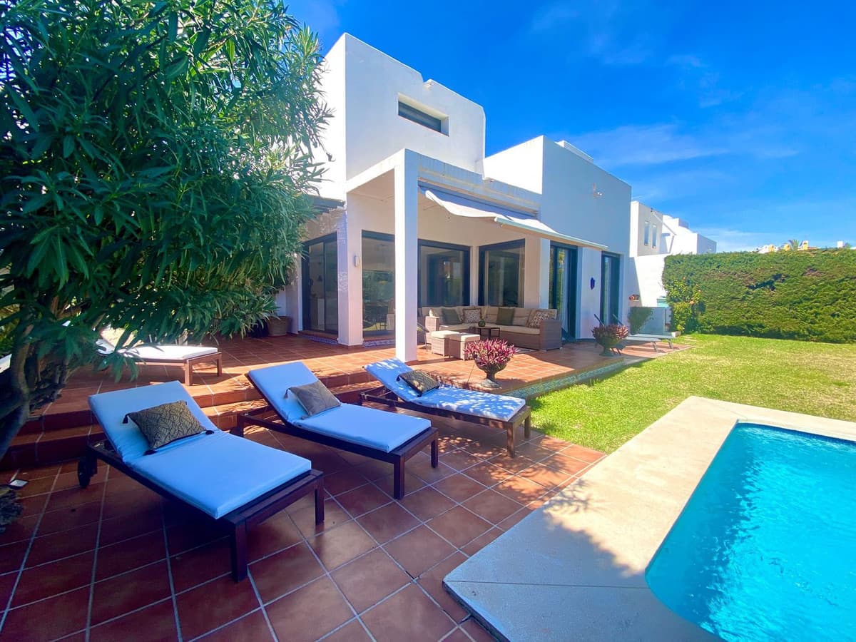 Detached Villa in Nueva Andalucía