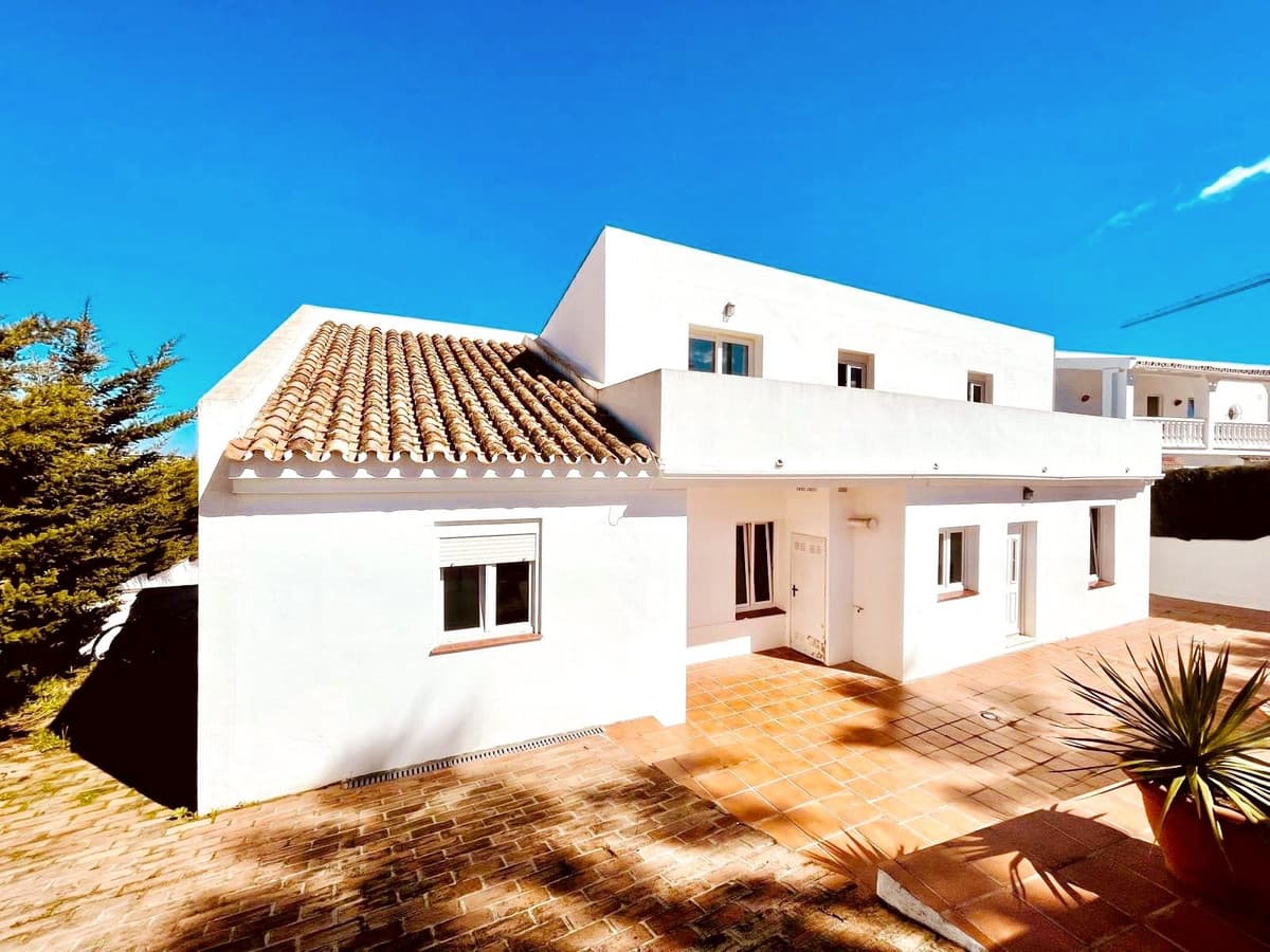 Detached Villa in La Duquesa