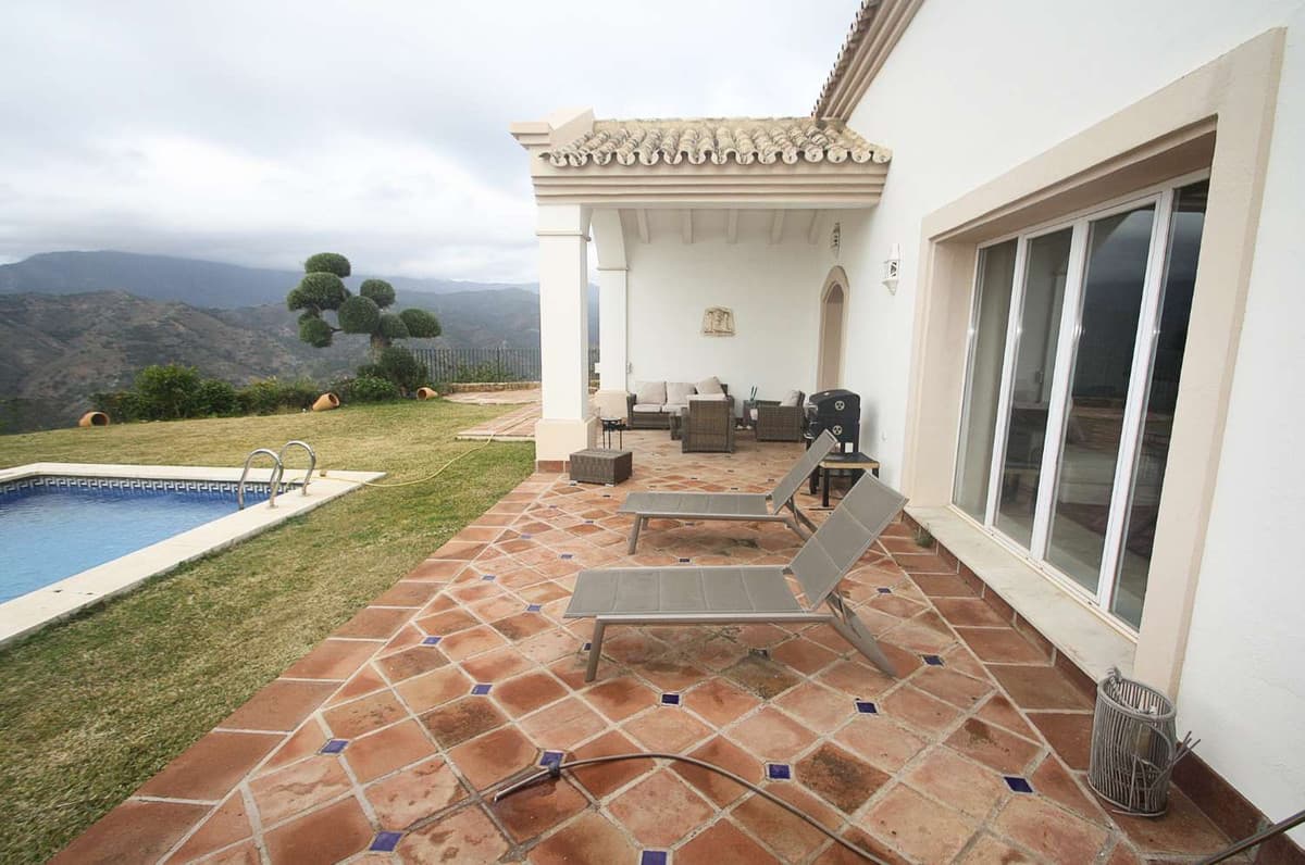 Detached Villa in Istán