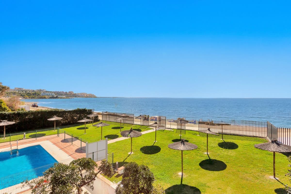 Lägenhet på mellanplan in Estepona
