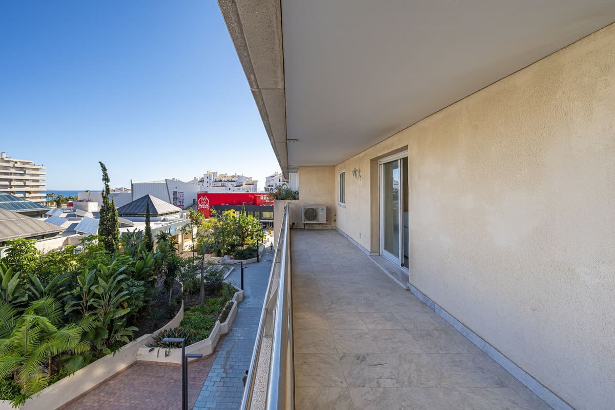 Middle Floor Apartment in Puerto Banús