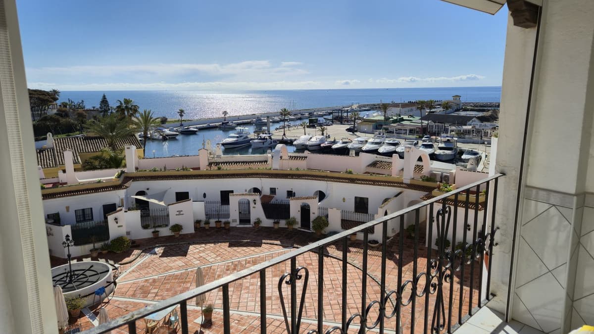 Top Floor Apartment in Puerto de Cabopino