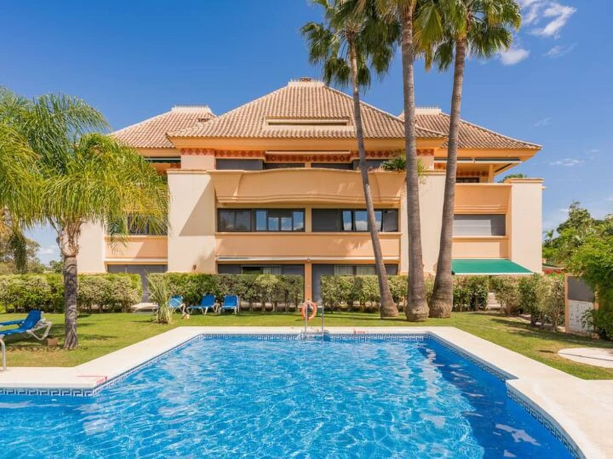 Middle Floor Apartment in Nueva Andalucía