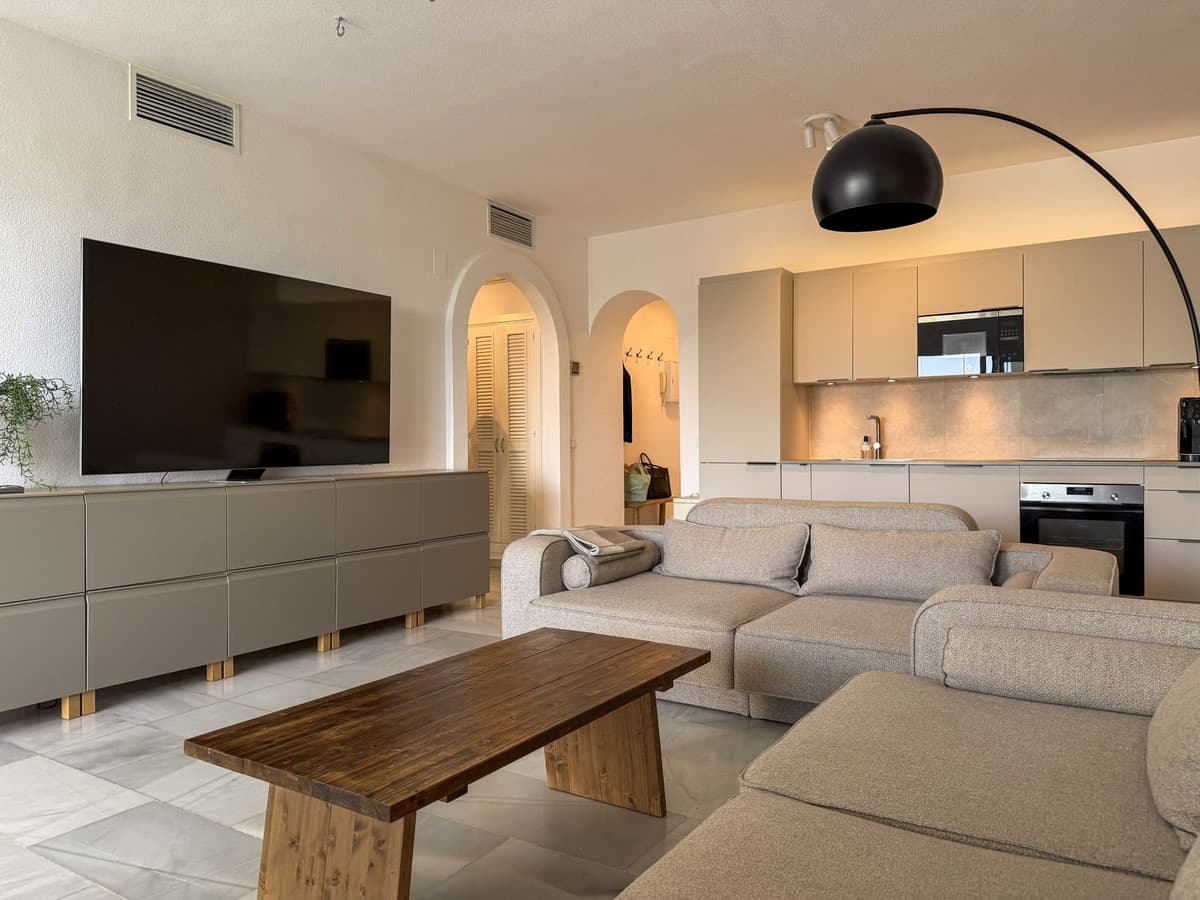 Apartament na środkowym piętrze in Cabopino