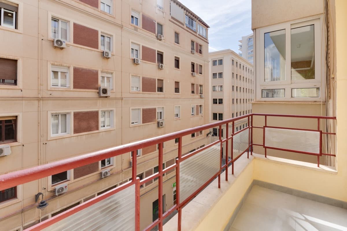 Middle Floor Apartment in Málaga Centro