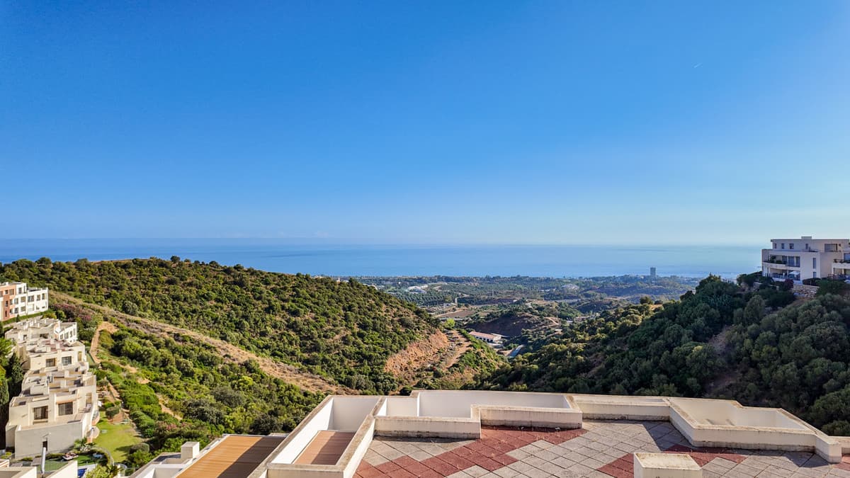 Middle Floor Apartment in Altos de los Monteros