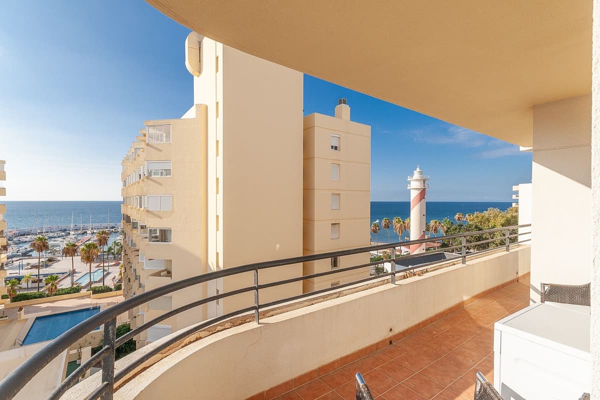 Apartament na środkowym piętrze in Marbella
