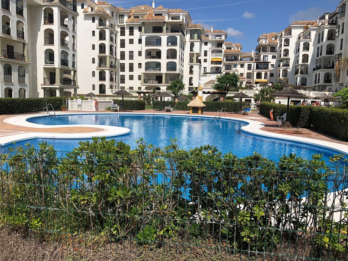 Lägenhet på mellanplan in La Duquesa