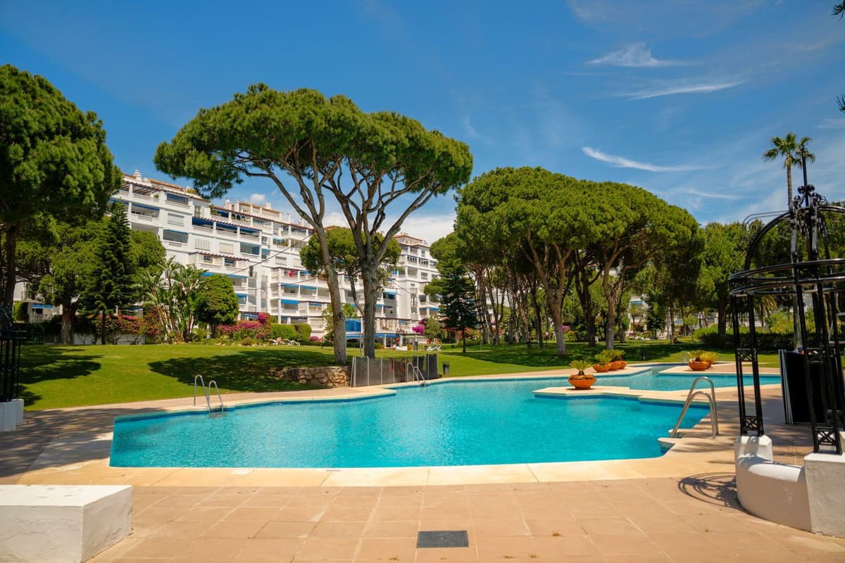 Middle Floor Apartment in Puerto Banús