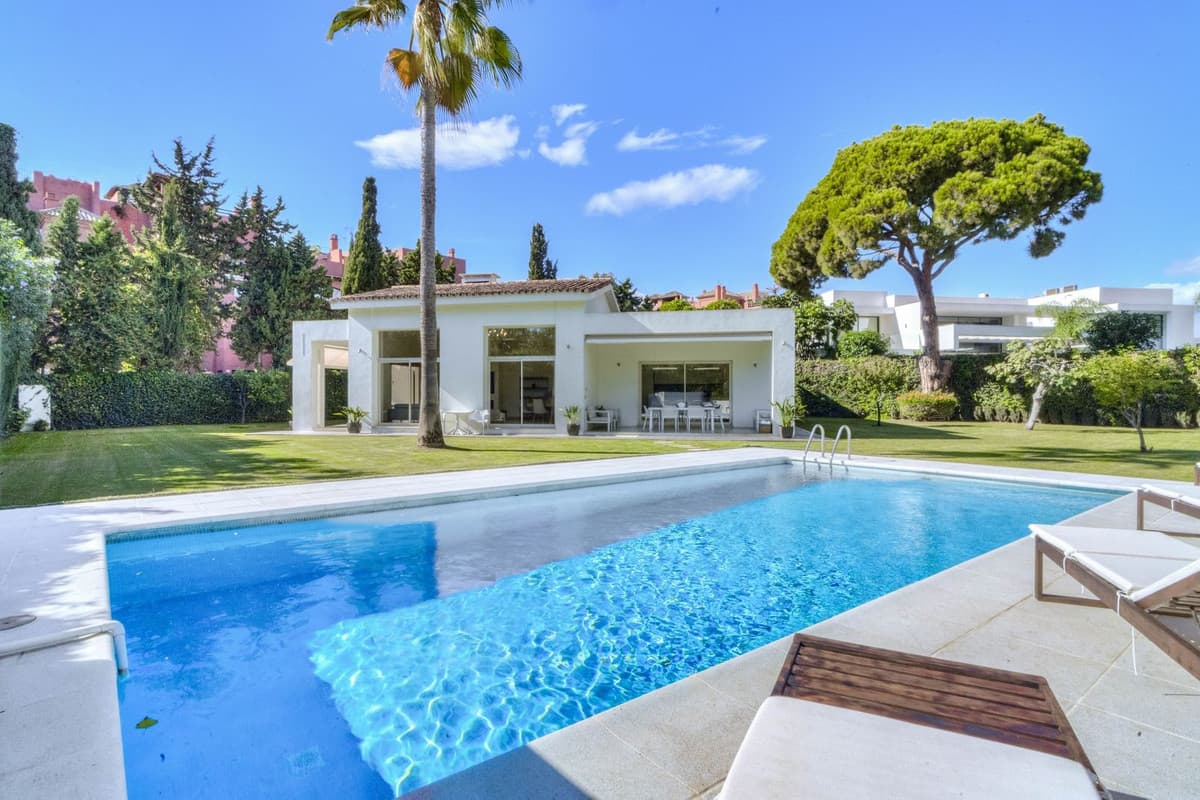Detached Villa in Guadalmina Baja