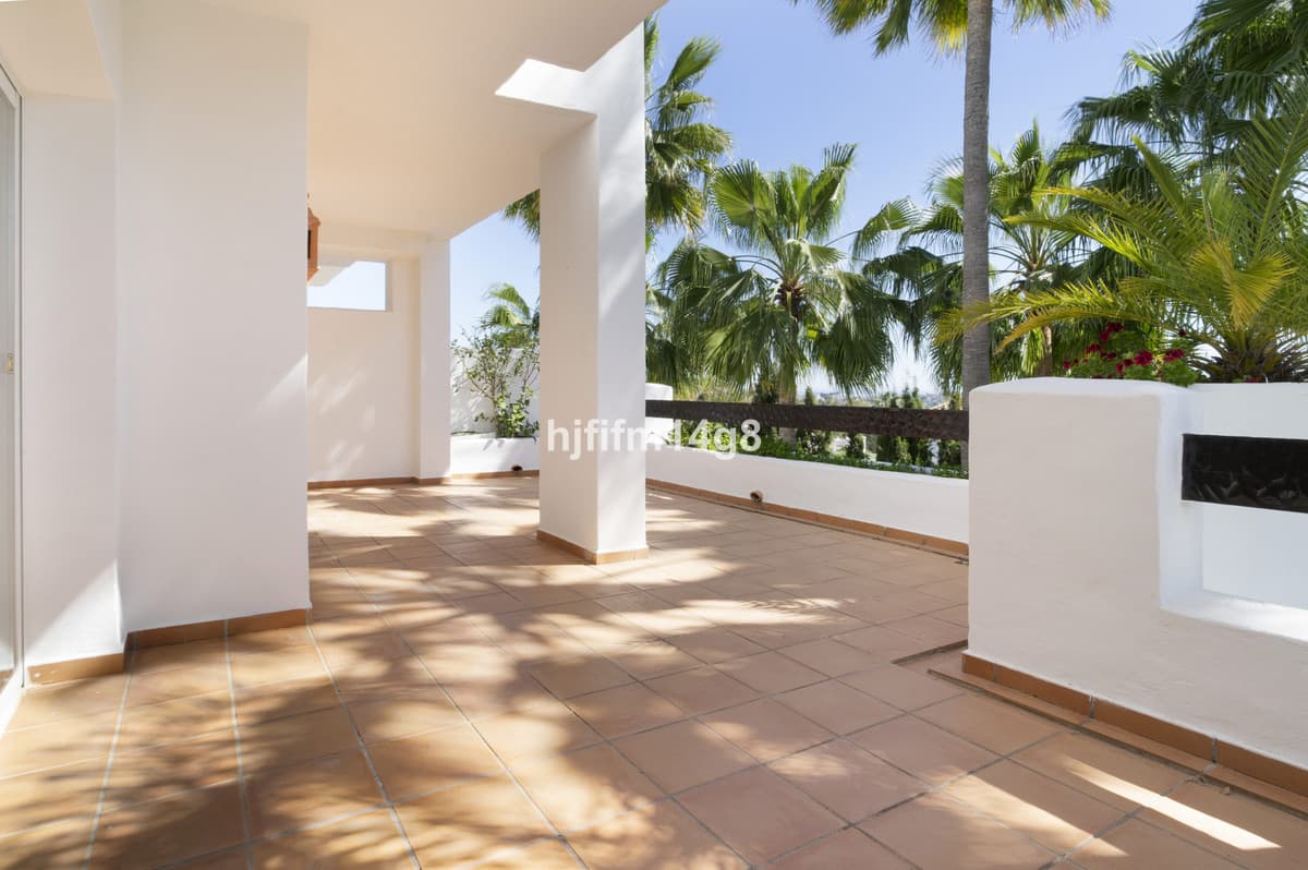 Middle Floor Apartment in Nueva Andalucía