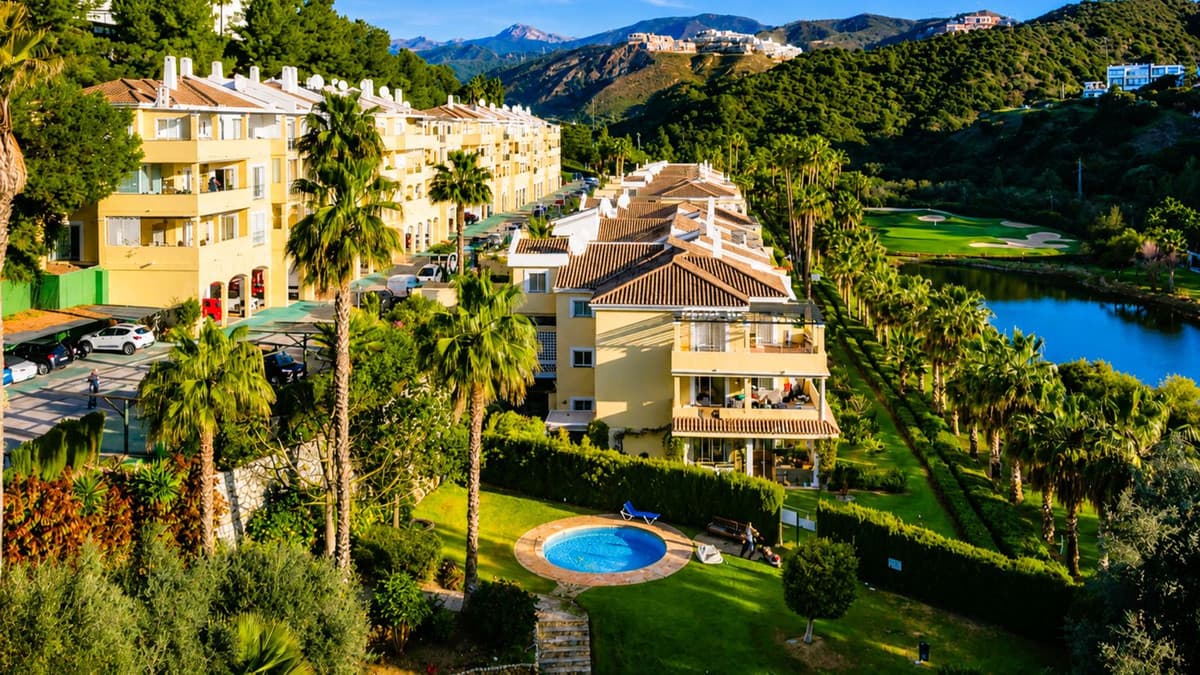 Middle Floor Apartment in La Quinta