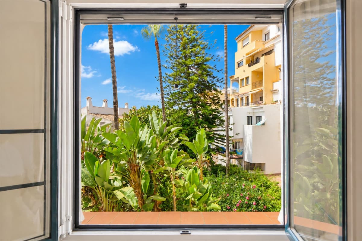 Apartament na środkowym piętrze in Puerto de Cabopino