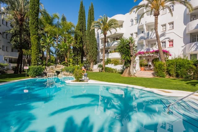 Middle Floor Apartment in The Golden Mile