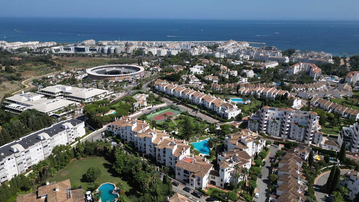 Middle Floor Apartment in Nueva Andalucía