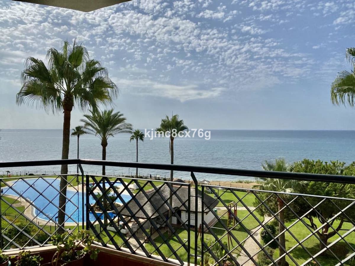 Middle Floor Apartment in Calahonda