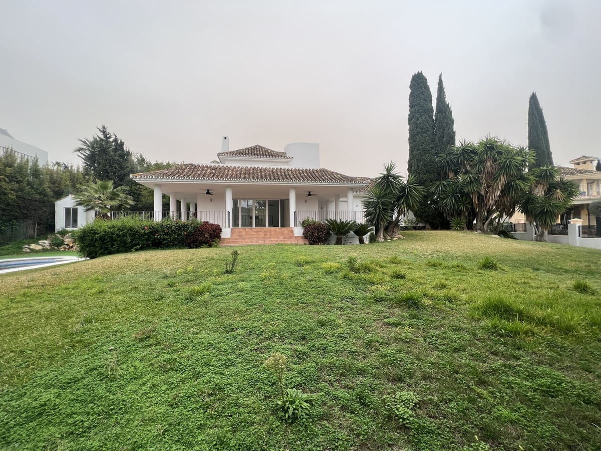 Detached Villa in Nueva Andalucía