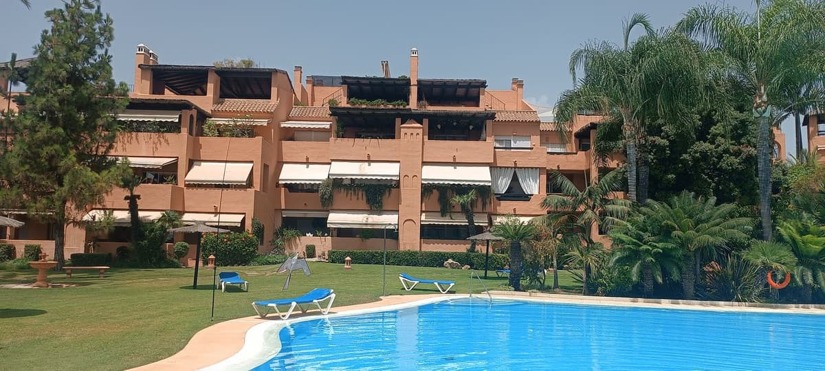 Leilighet - mellometasje in Guadalmina Baja