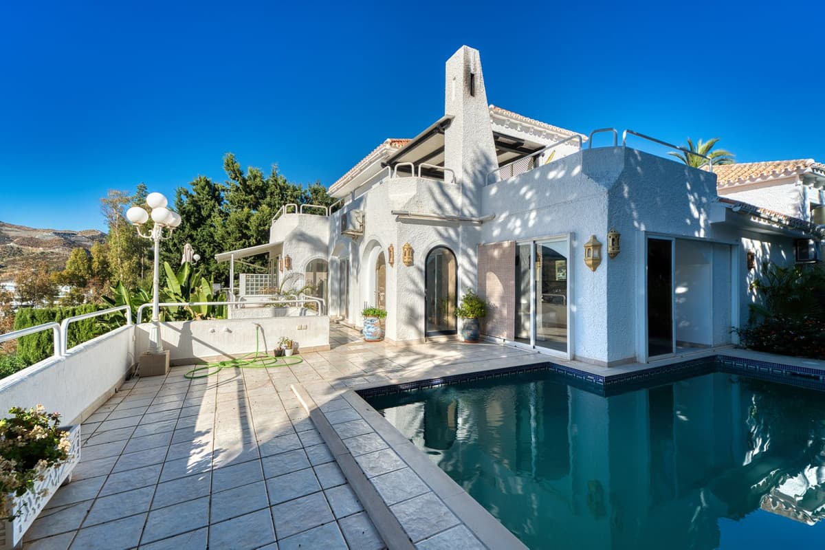 Detached Villa in Nueva Andalucía