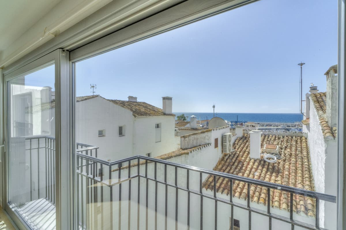 Middle Floor Apartment in Puerto Banús