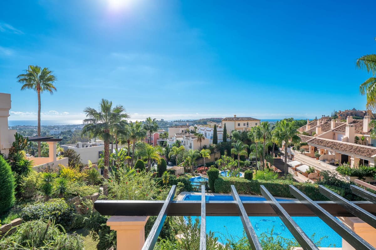 Middle Floor Apartment in Nueva Andalucía