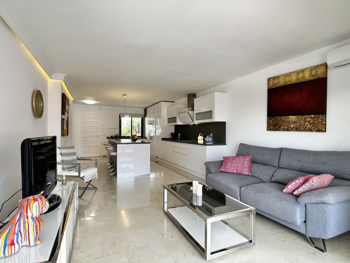 Middle Floor Apartment in Nueva Andalucía