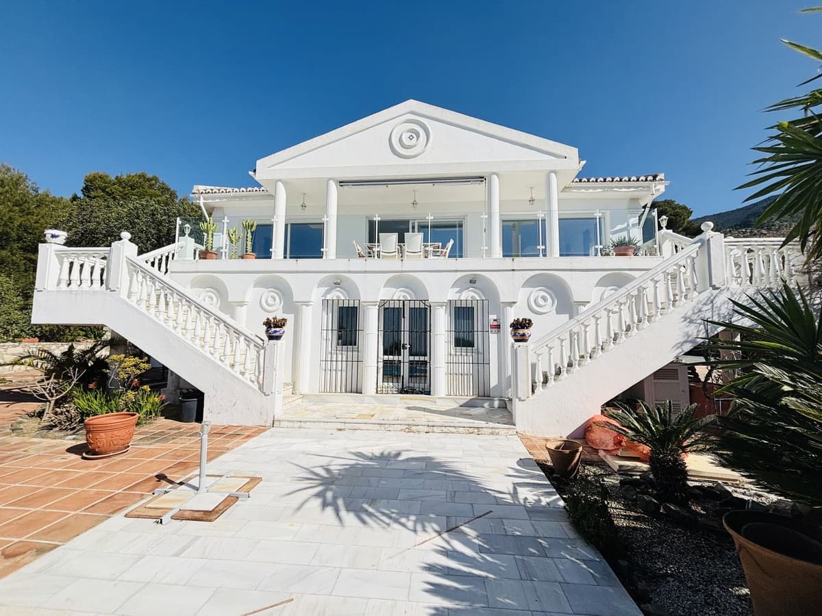 Detached Villa in Valtocado