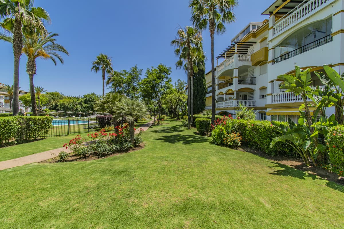 Middle Floor Apartment in Nueva Andalucía