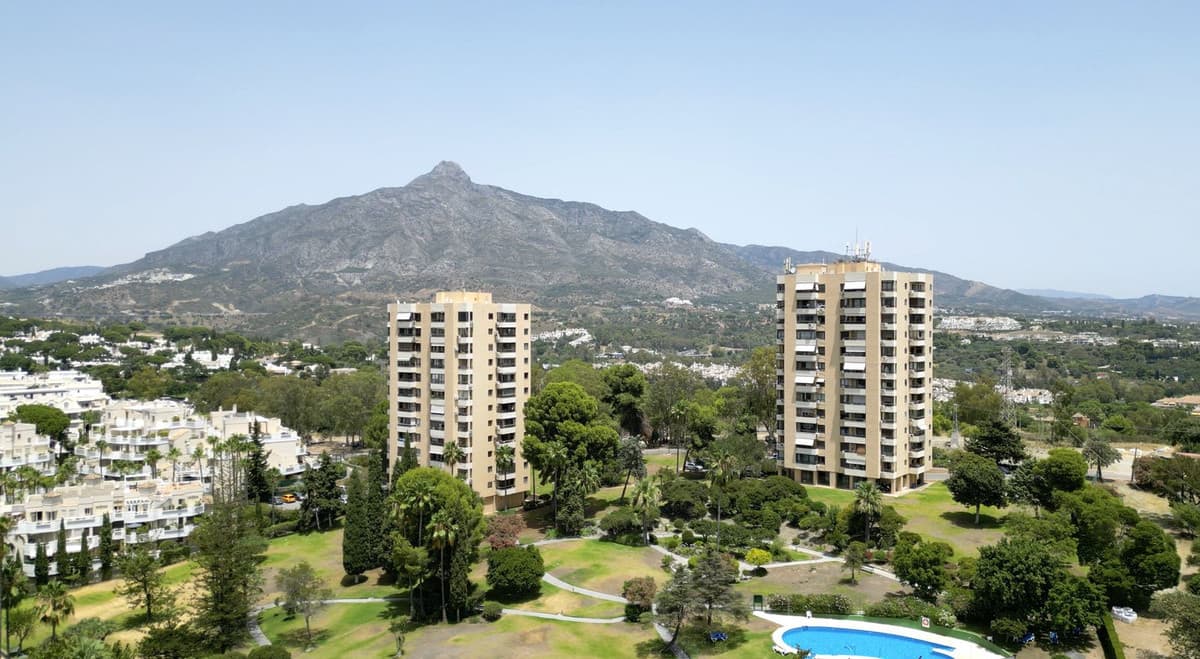 Middle Floor Apartment in Nueva Andalucía