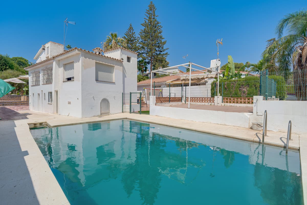 Detached Villa in Nueva Andalucía