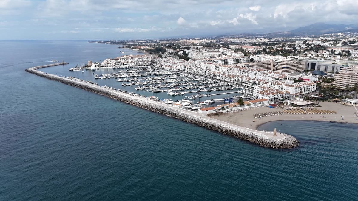 Middle Floor Apartment in Puerto Banús